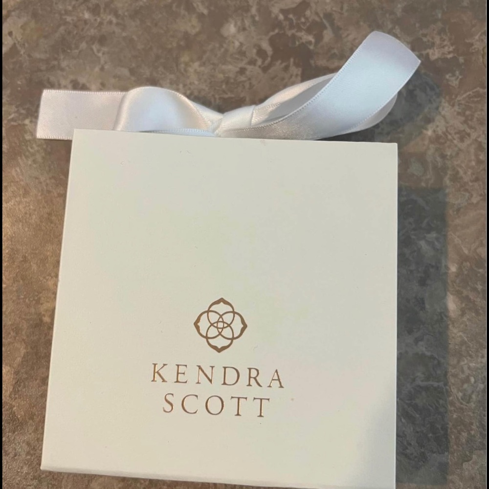 Brand New in Box Kendra Scott Necklace
